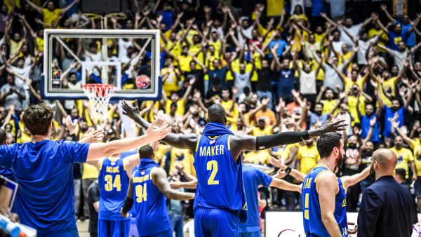 الرياضي يلقن الحكمة درسًا قاسيًا ويتصدر مجموعته