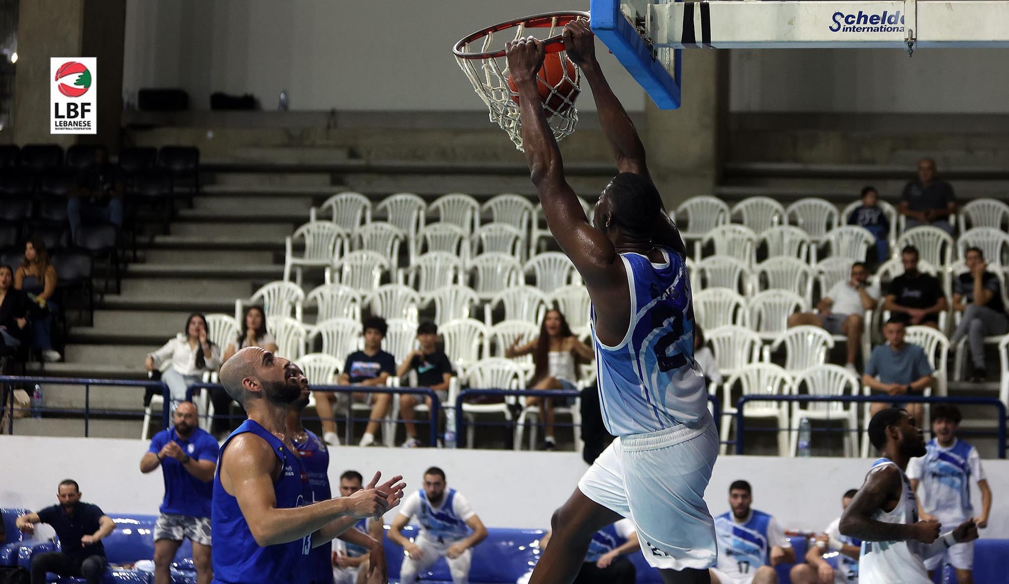 الشانفيل يوقف انتفاضة الأنطونية