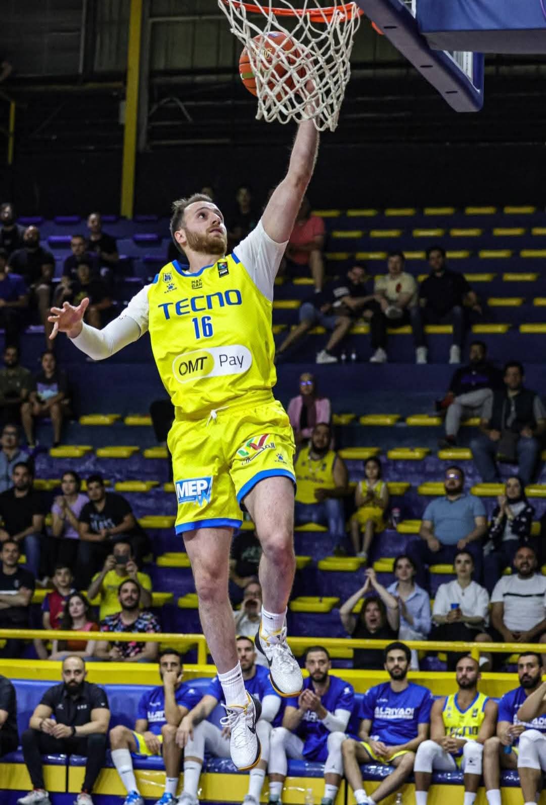 الرياضي يفوز على الأنطونية ويعزز صدارته