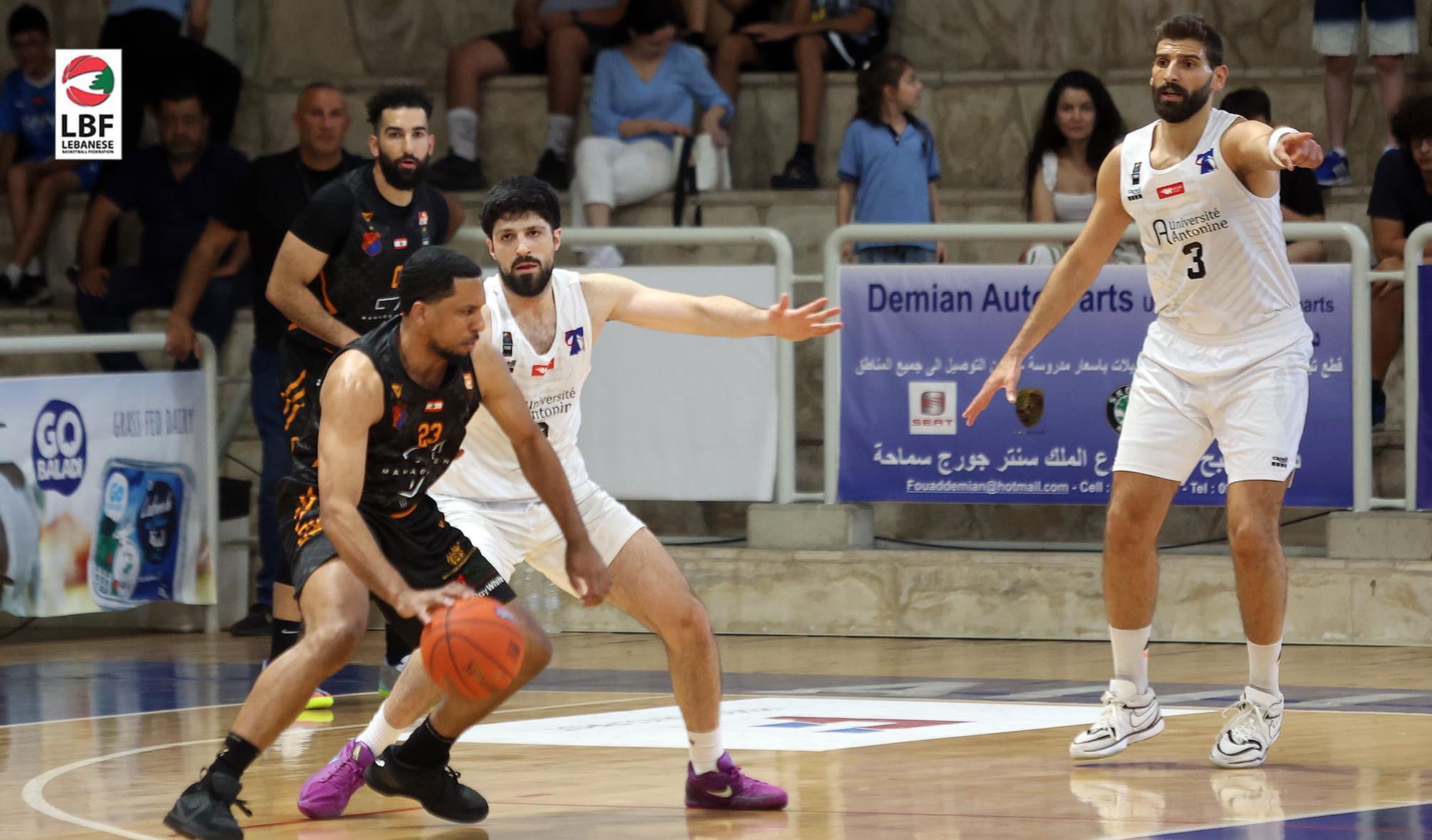الانطونية يسحق هومنتمن في بطولة لبنان لكرة السلة