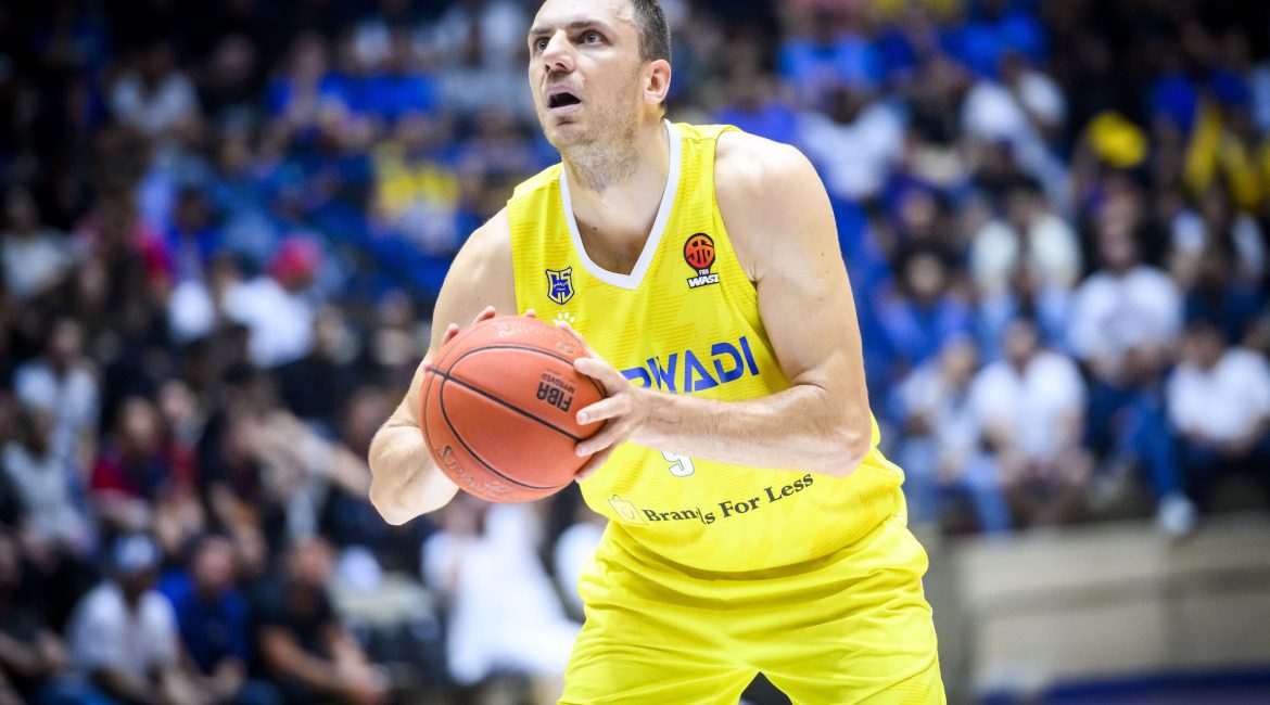 كيكانوفيتش يقترب من العودة إلى "القلعة الصفراء"