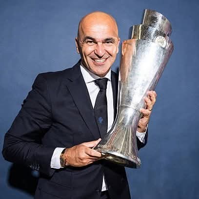 روبرتو مارتينيز يكسر صيام الألقاب