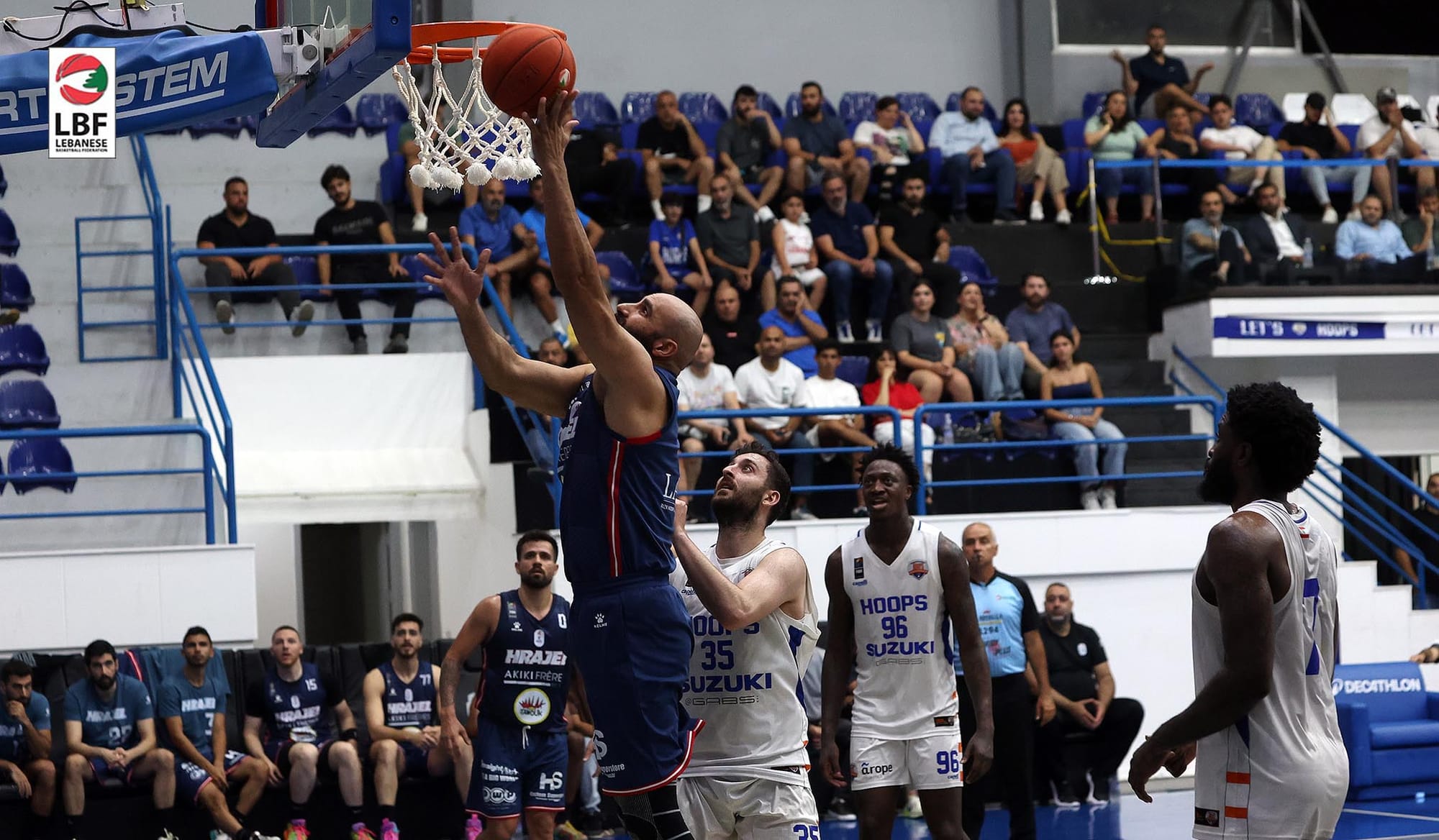 هوبس يبقى في الأضواء... وميروبا يودّع الدرجة الأولى