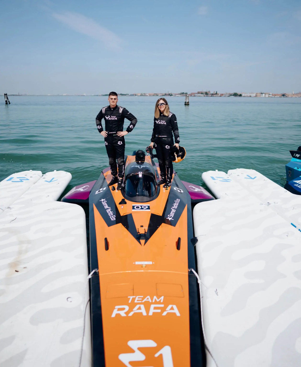 نادال يبدّل المضرب بالقوارب الكهربائية