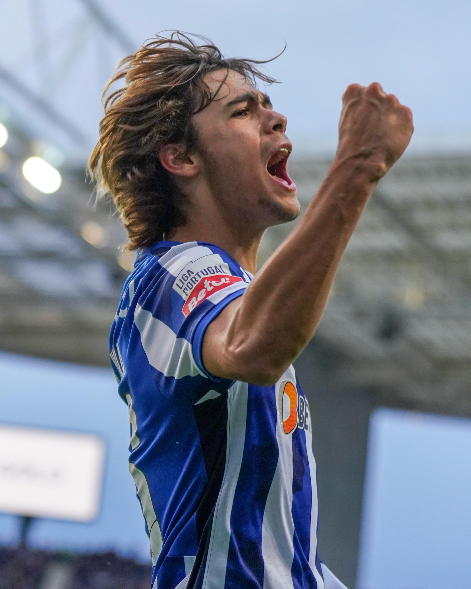 مورا... موهبة برتغالية تخطف الأضواء في أوروبا!