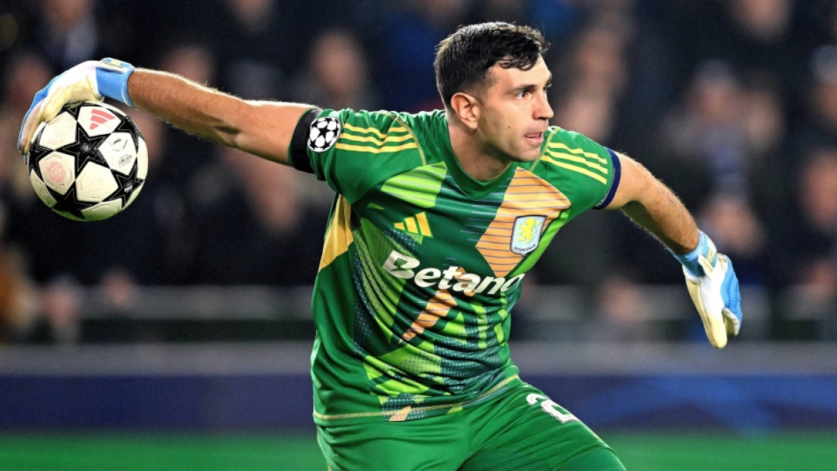 غلطة سراي يفاوض أستون فيلا