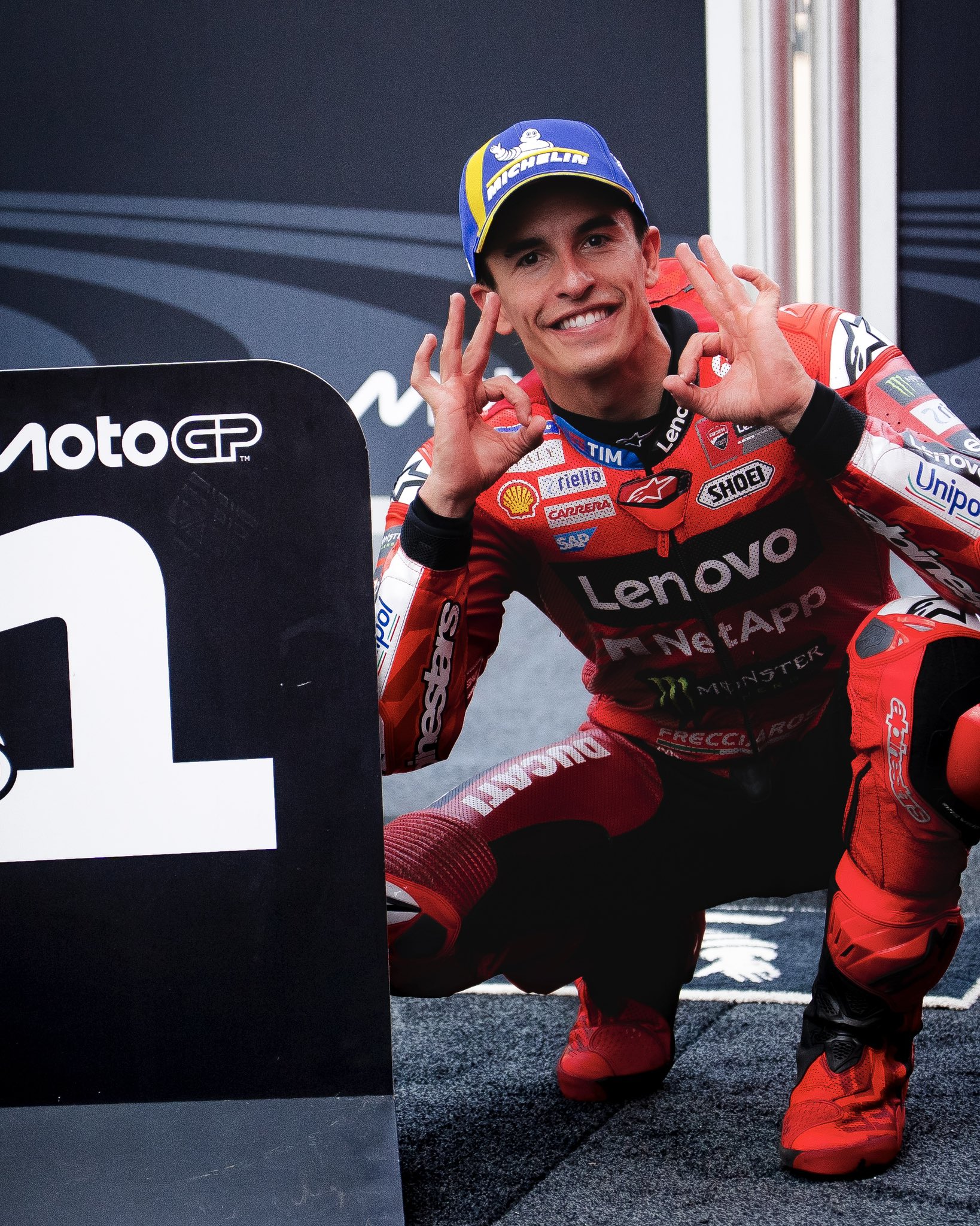 ماركيز يتصدر بطولة العالم بفارق مريح