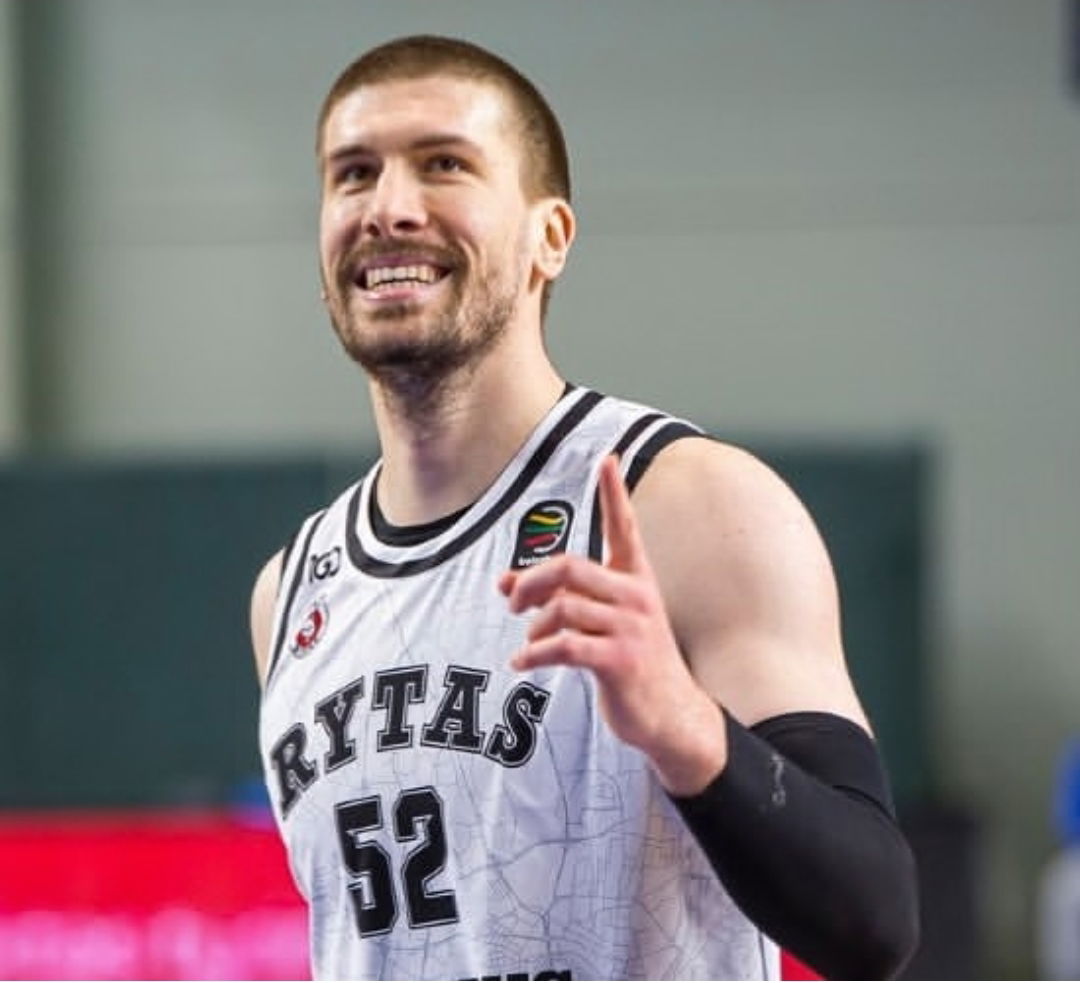 الكرواتي إيفان بوفا الى الرياضي بيروت