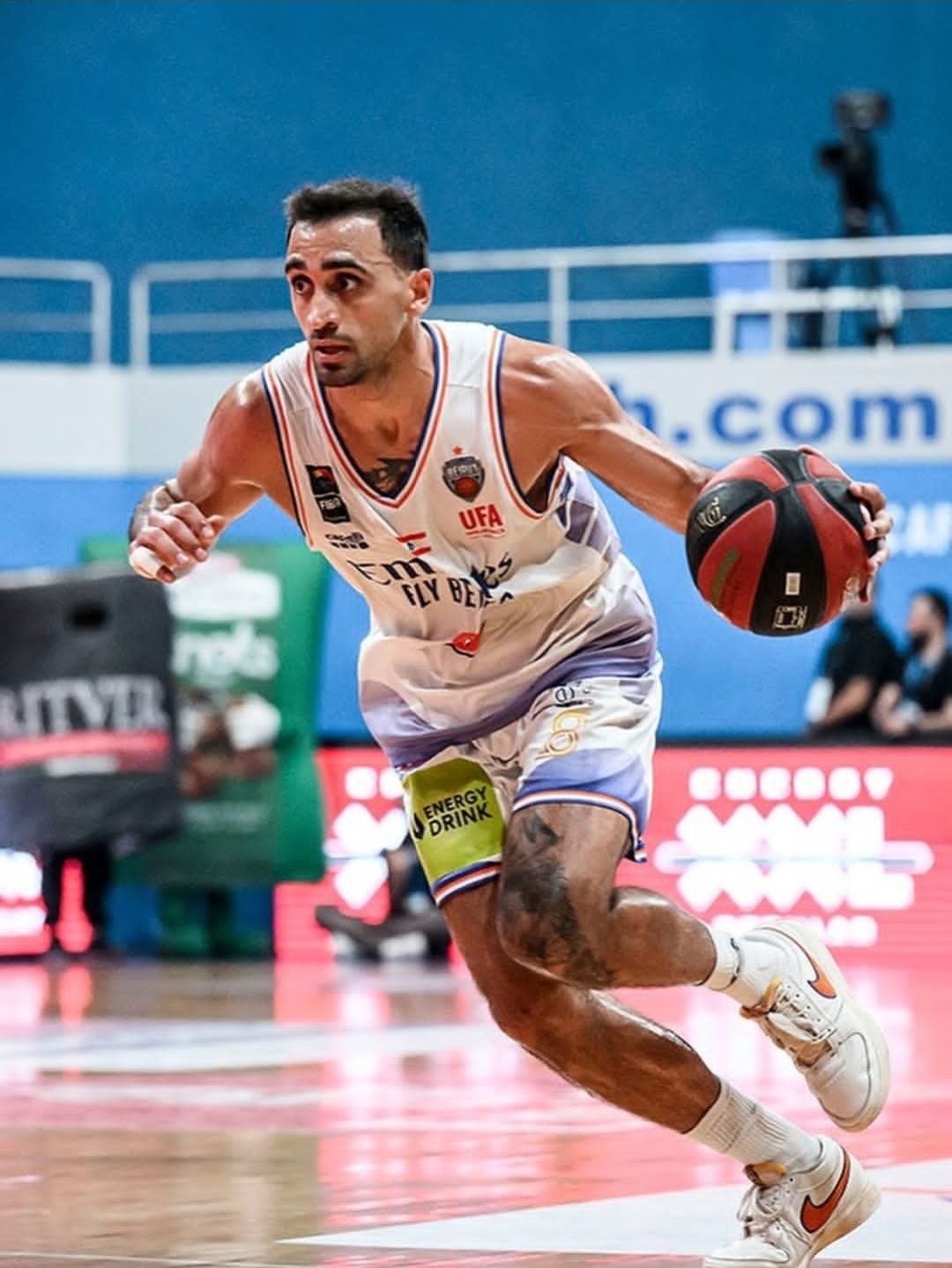 درويش يعود إلى بيروت من بوابة الرياضي