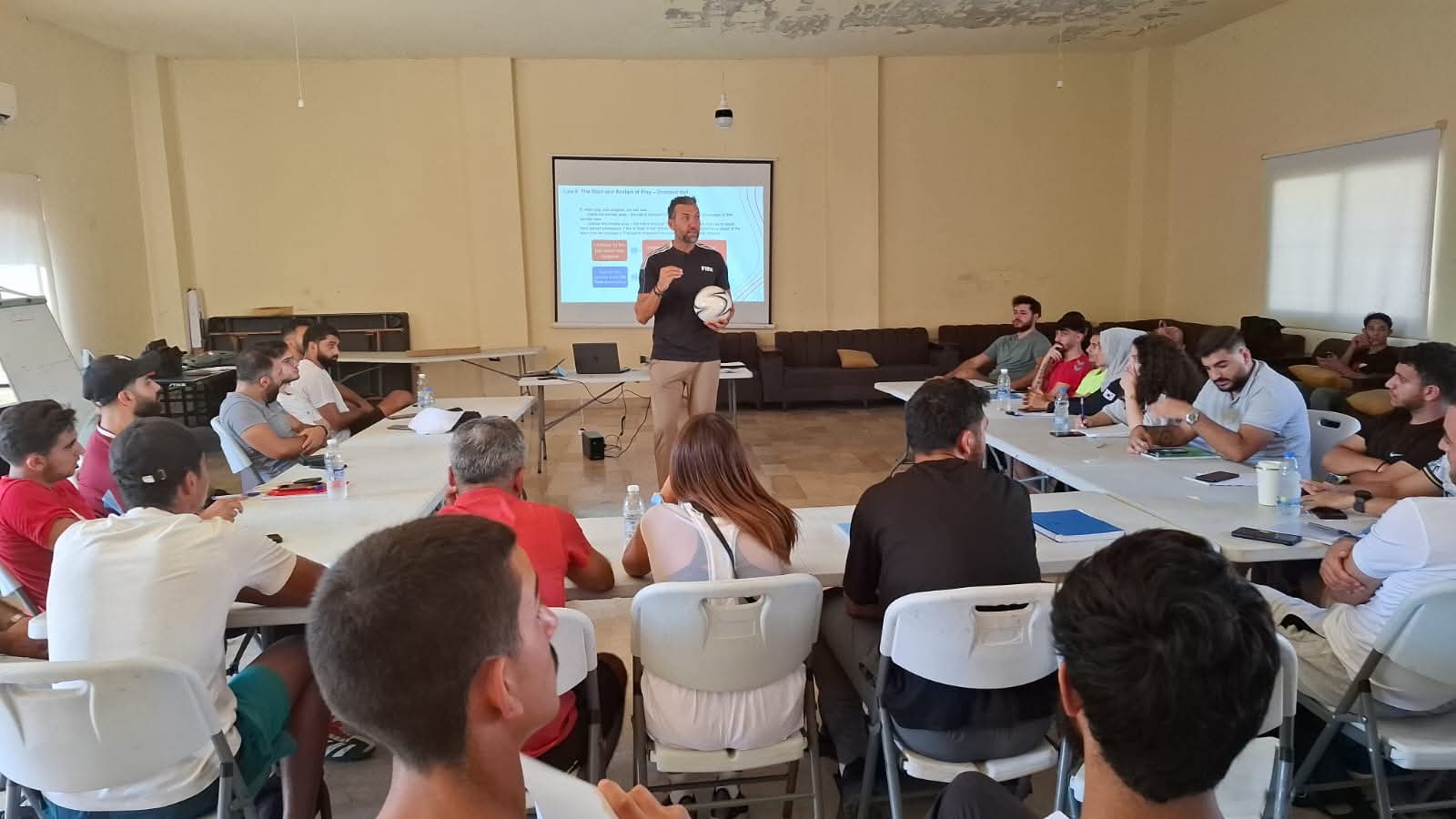 دفعة جديدة تعزز صفوف الحكام في كرة القدم