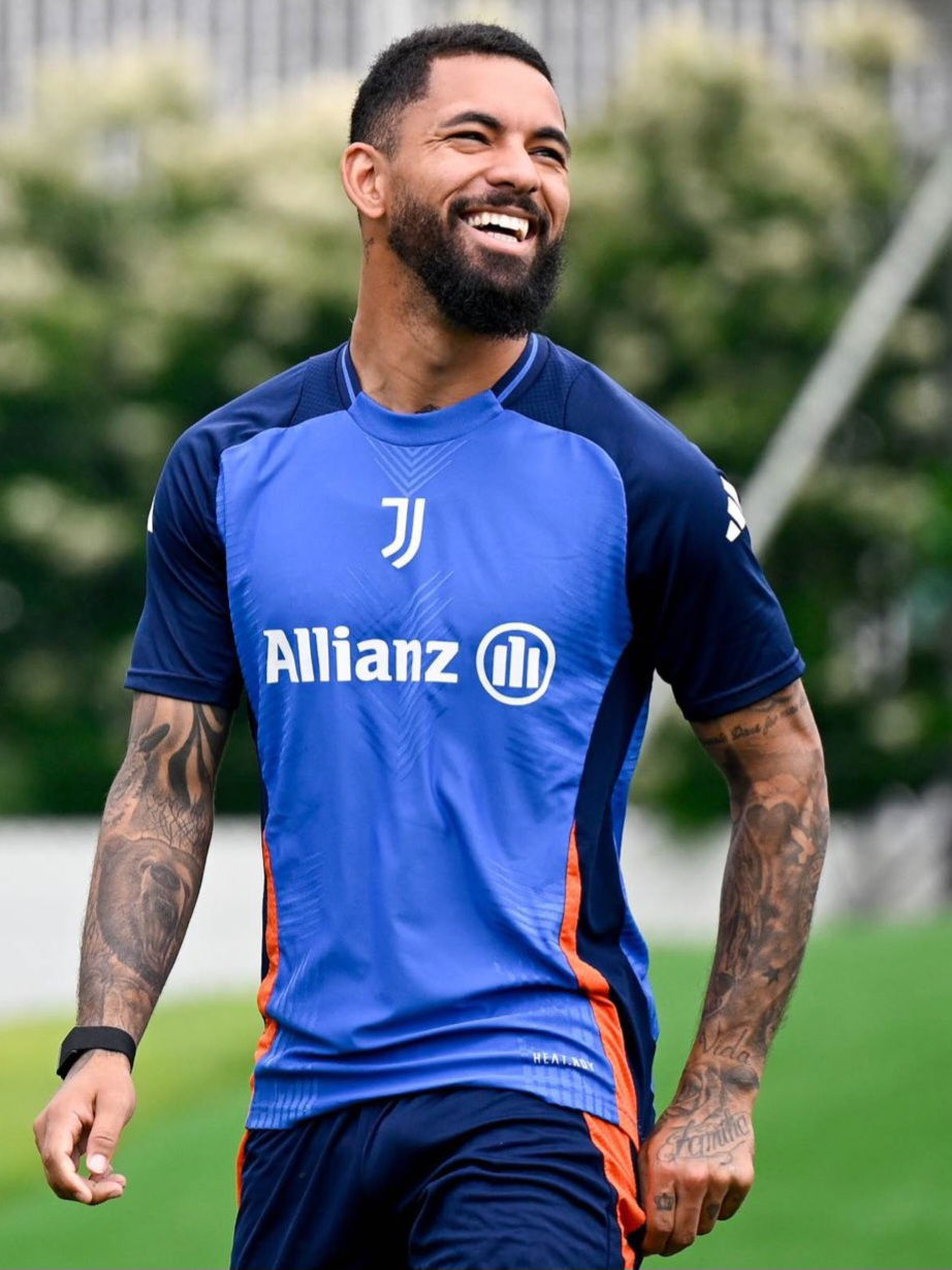 نوتنغهام فورست يضم دوغلاس لويس