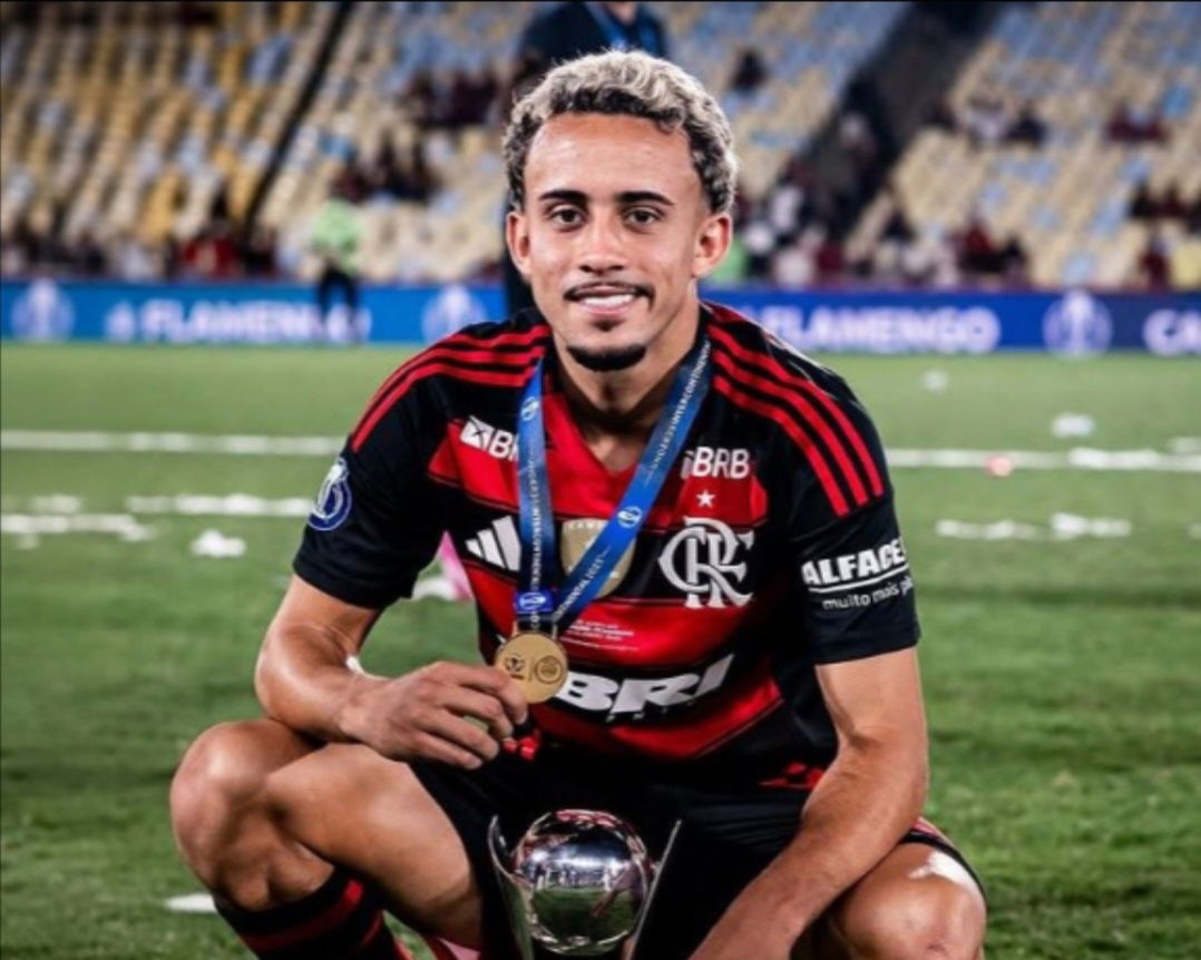 غونسالفيس يقترب من ارتداء قميص الأهلي