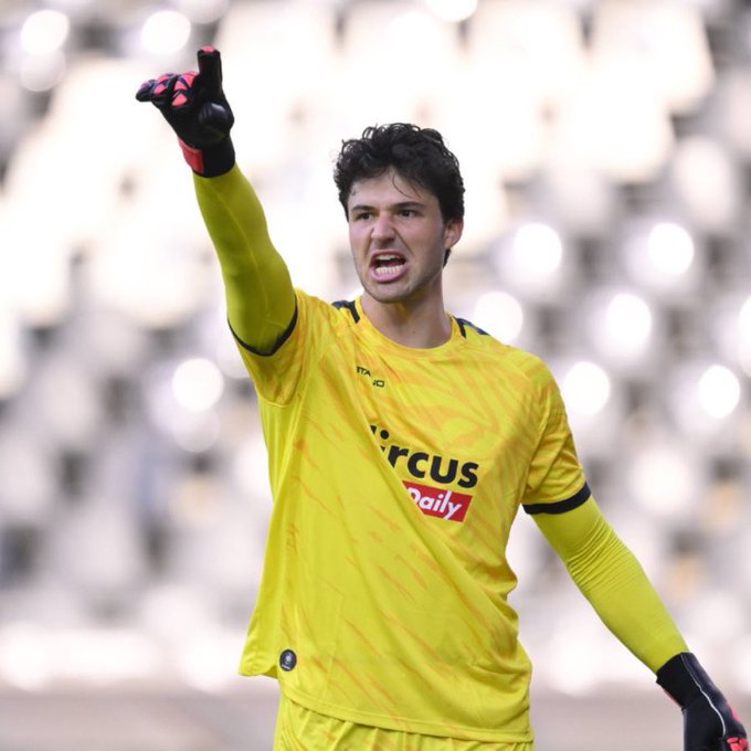 مانشستر يونايتد يرفع عرضه لضم الحارس لامنس