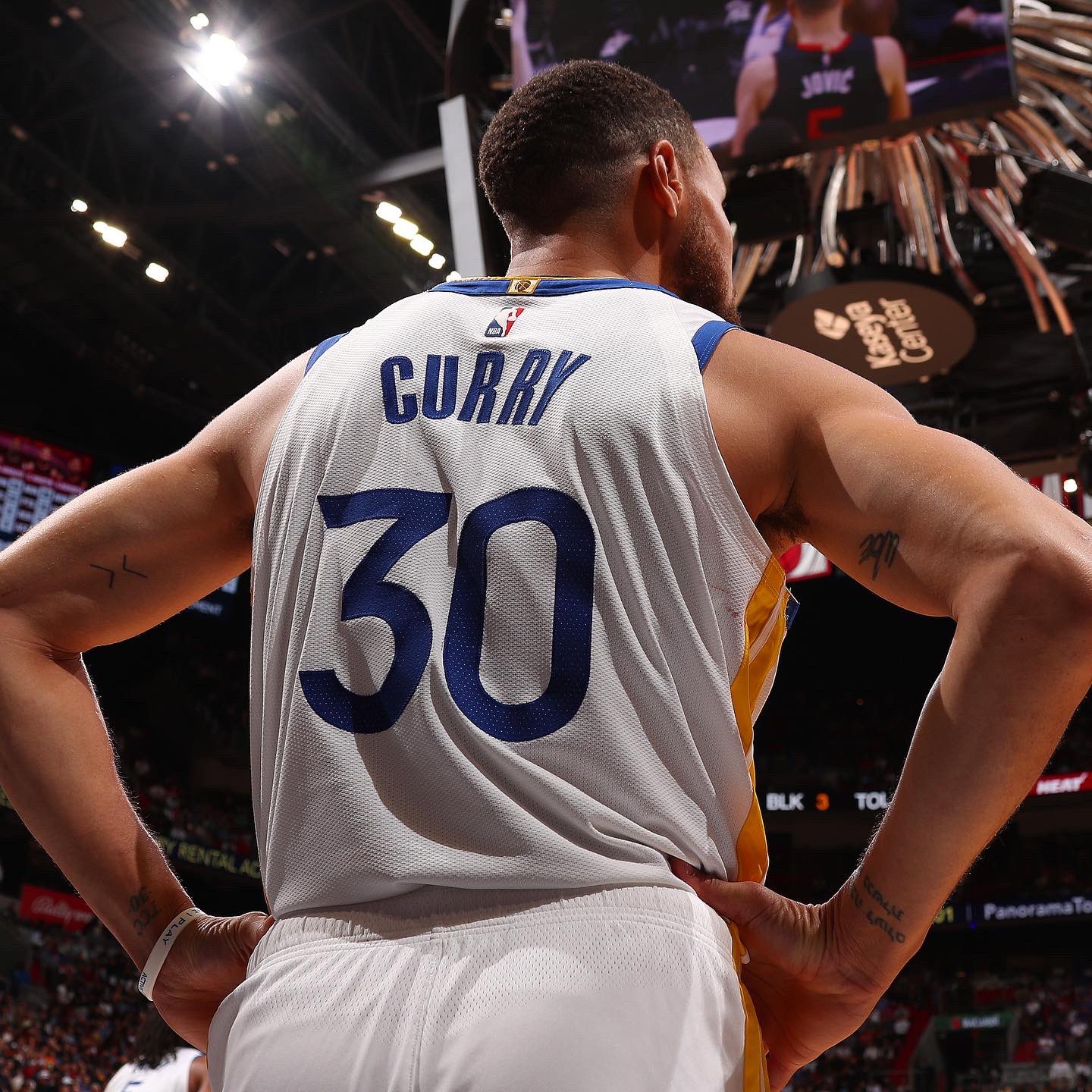 كاري يتصدر قائمة الأعلى راتبًا في الـNBA