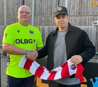 مشجع في الـ54 يحرس مرمى فريقه الإنكليزي