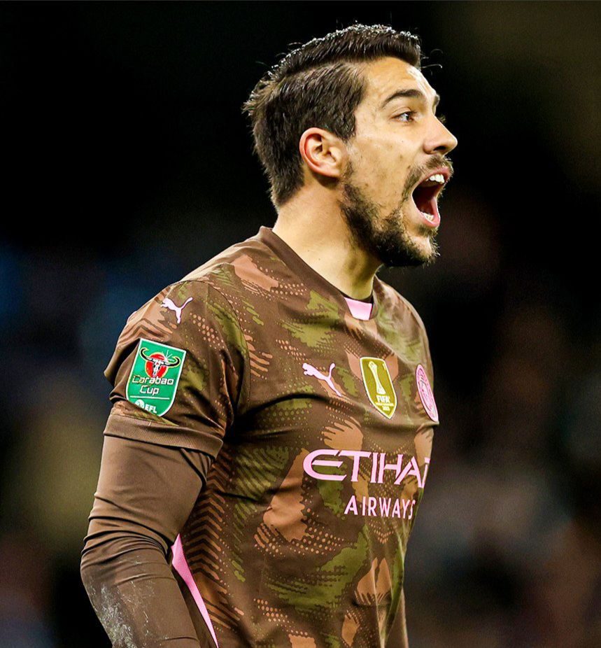 أورتيغا يفكر في الرحيل بعد وصول دوناروما