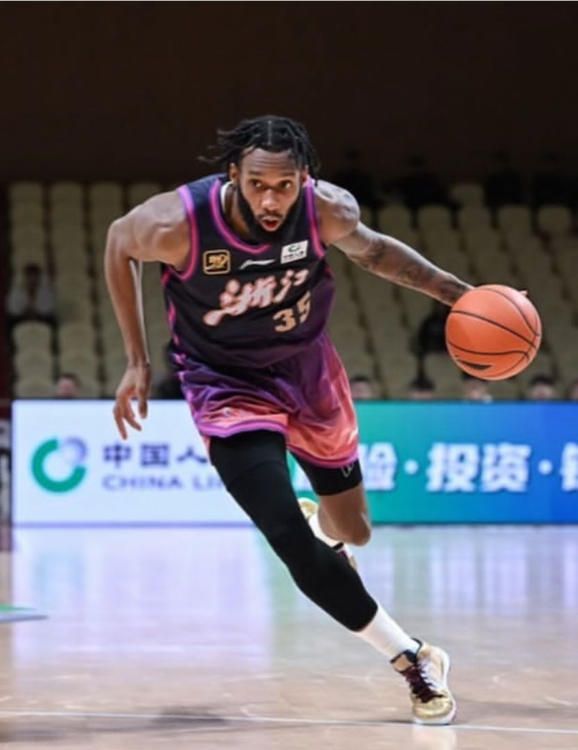 الأميركي باريس باس إلى الحكمة اللبناني