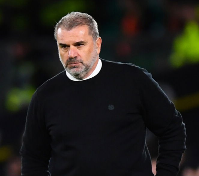 بوستيكوغلو يقود نوتينغهام فوريست خلفاً لسانتو