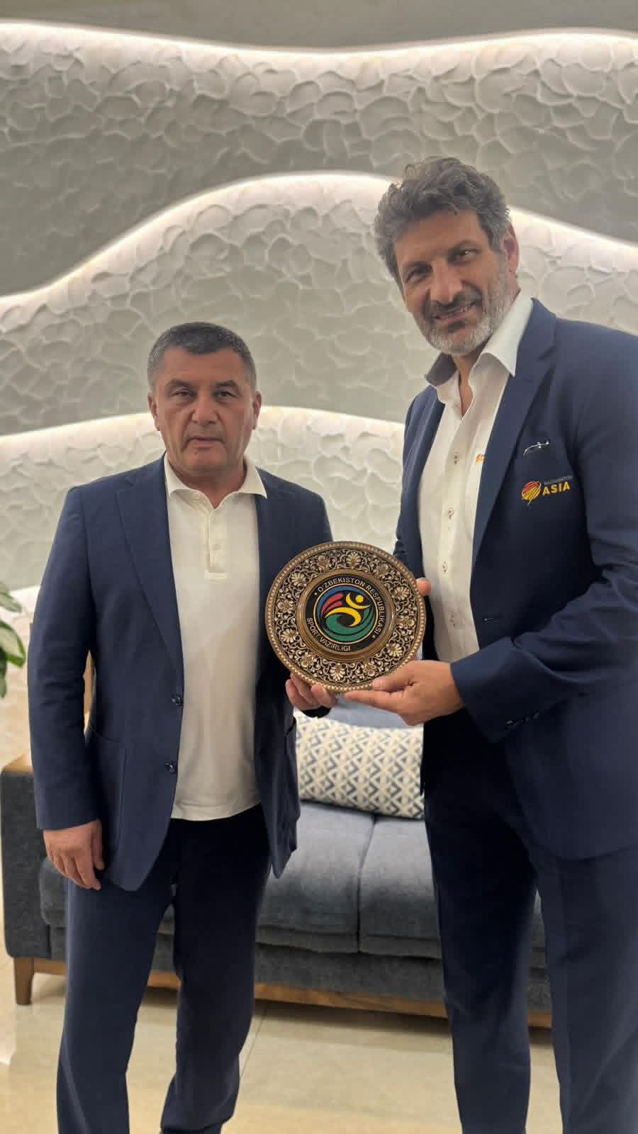 قانصوه يقود مبادرات تطوير الريشة الطائرة في أوزبكستان