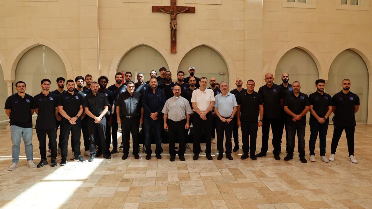 الأنطوني يطلق فريقه للمشاركة 
في البطولة العربية وبطولة لبنان