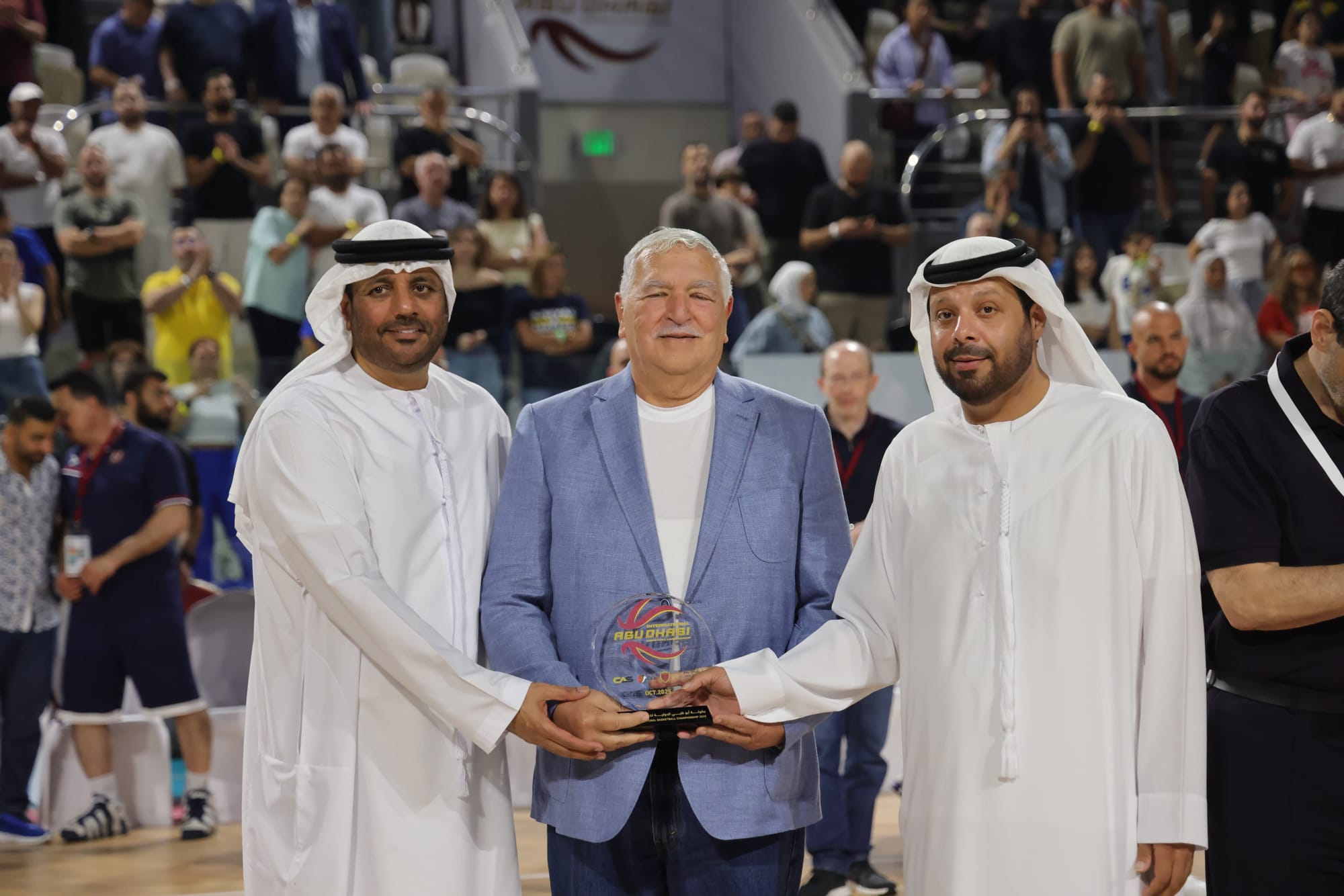 اللجنة المنظمة لبطولة ابوظبي تكرم شاكر