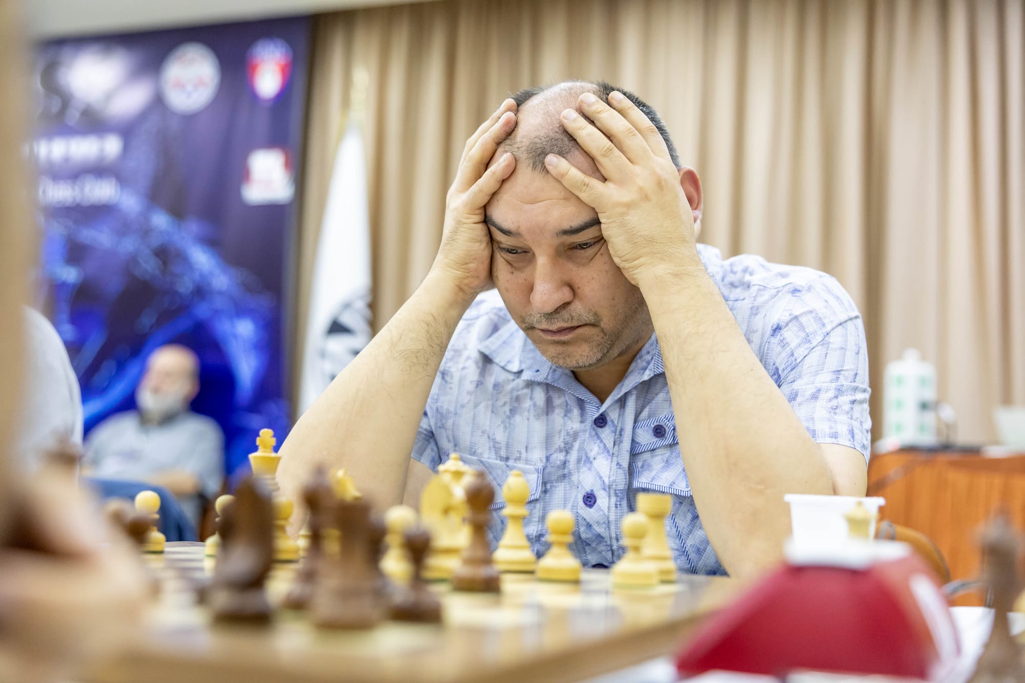 بغداساريان وألكسندروف يتقاسمان الصدارة