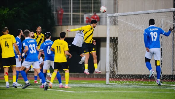 فوز العهد على الصفاء في بطولة لبنان لكرة القدم.