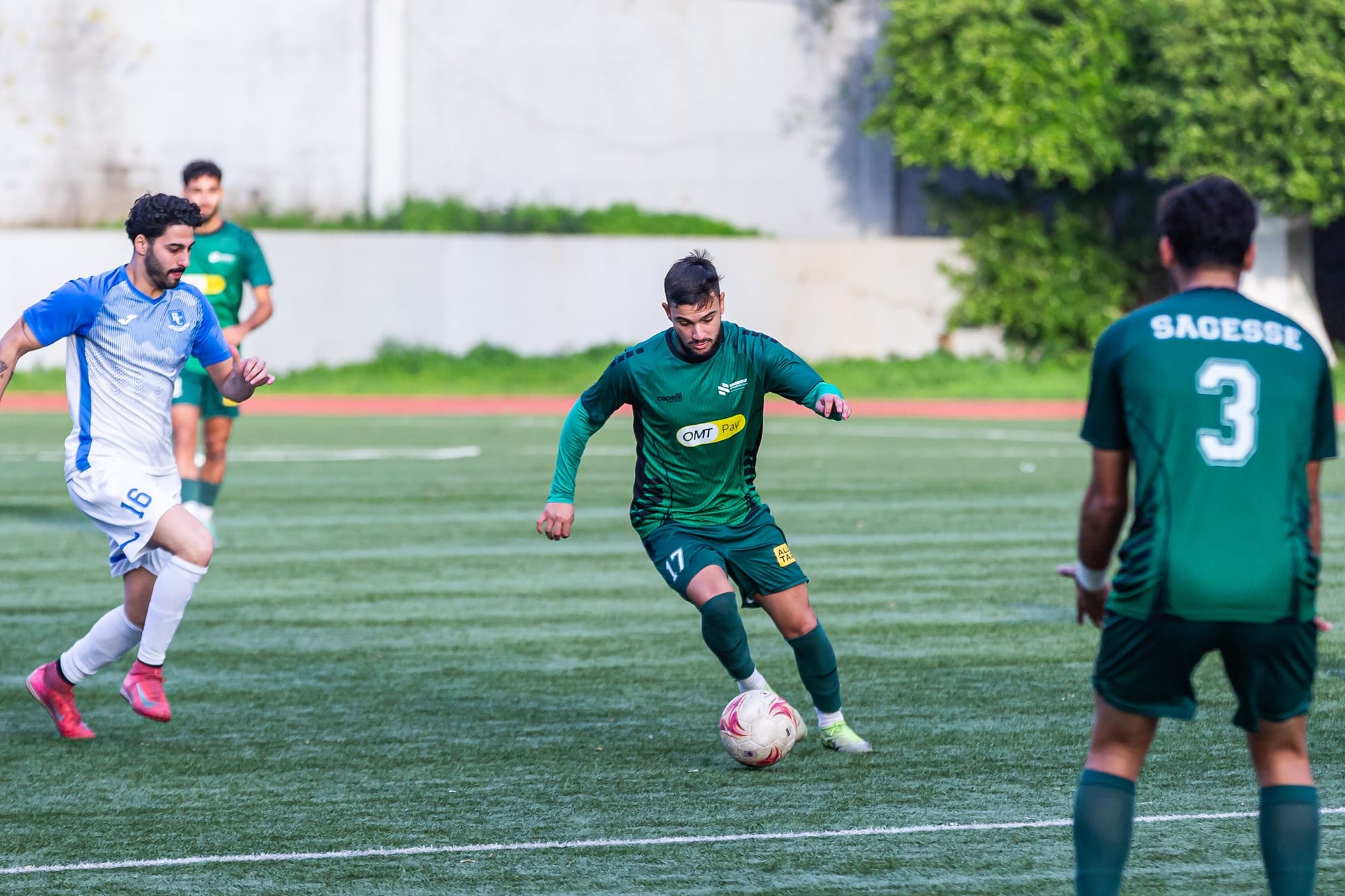 الحكمة يحسم "ديربي" الاشرفية والمبرة يهزم شباب الساحل في بطولة لبنان لكرة القدم