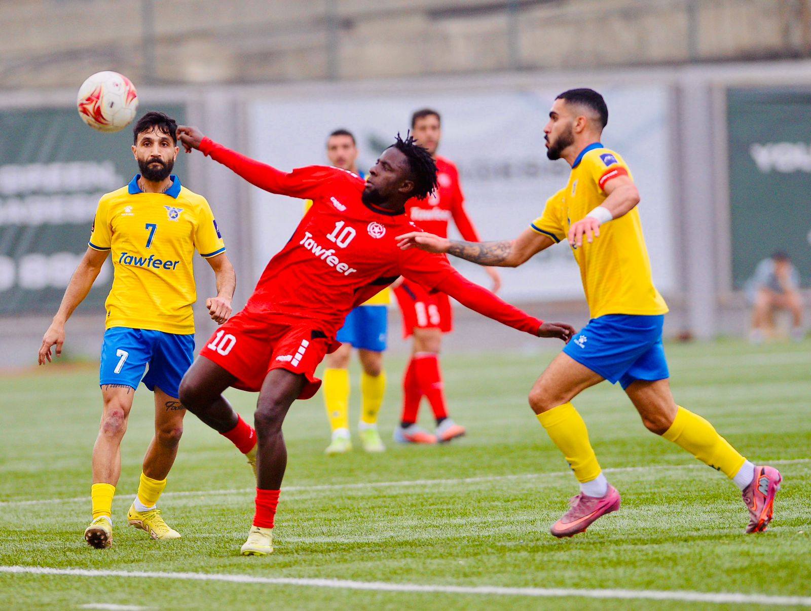 الصفاء يسقط النجمة وشباب الساحل يهزم التضامن صور في بطولة لبنان لكرة القدم