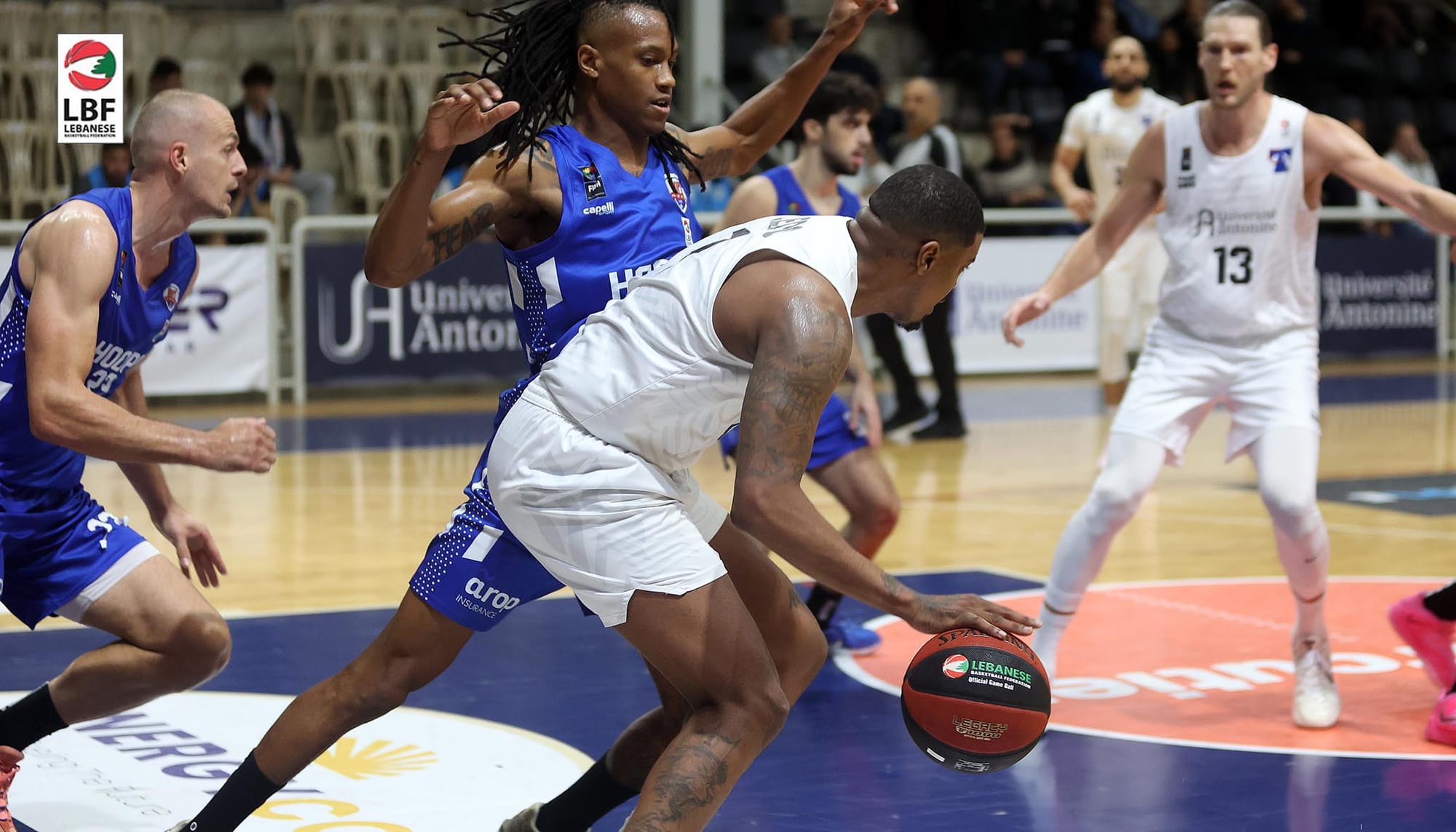 هوبس ثالثا بفوزه على الانطونية والحكمة يتخطى بسهولة التضامن حراجل في بطولة لبنان لكرة السلة