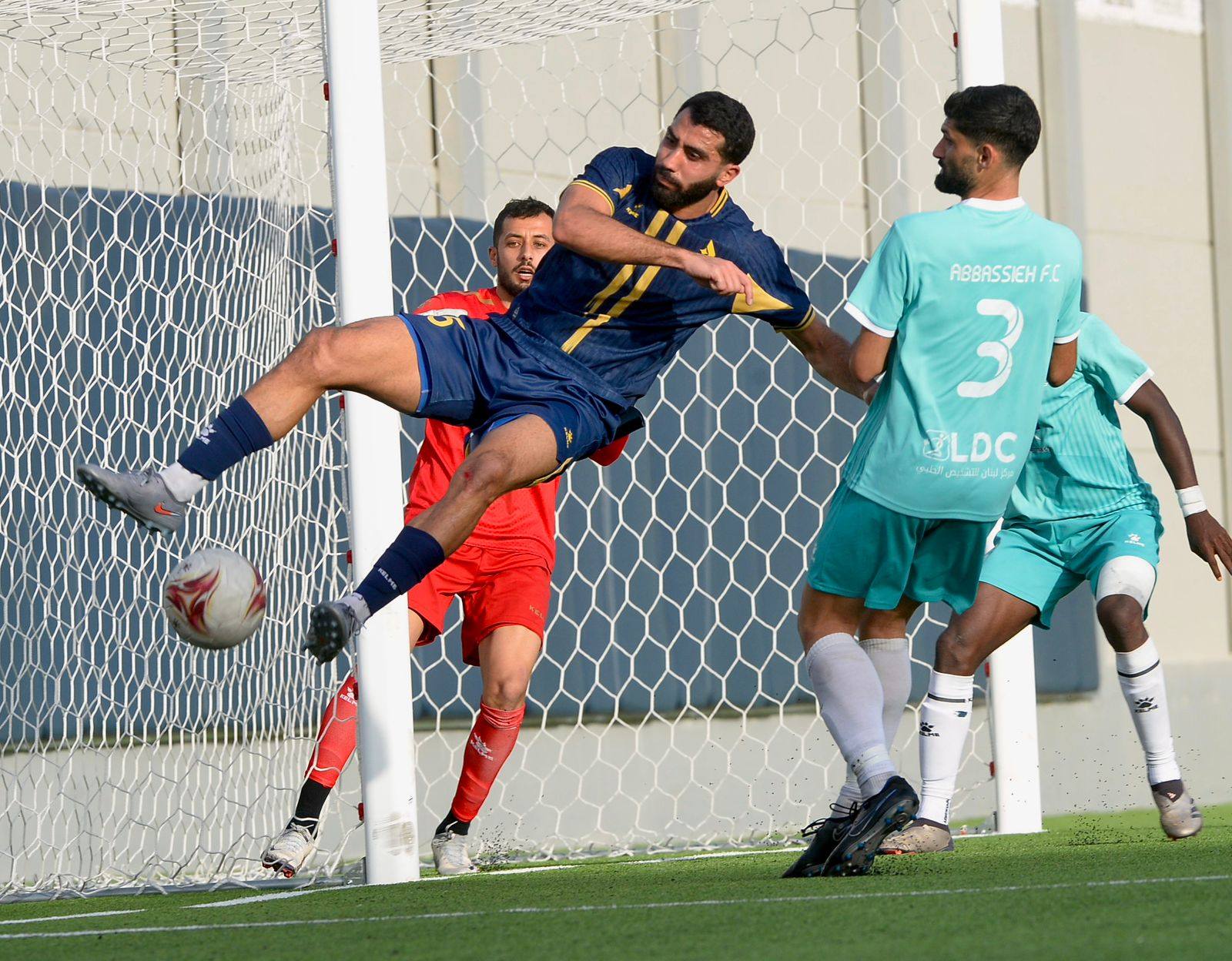 الرياضي العباسية يعرقل الرياضي جويا وفوز صعب للعهد على الراسينغ في بطولة لبنان لكرة القدم