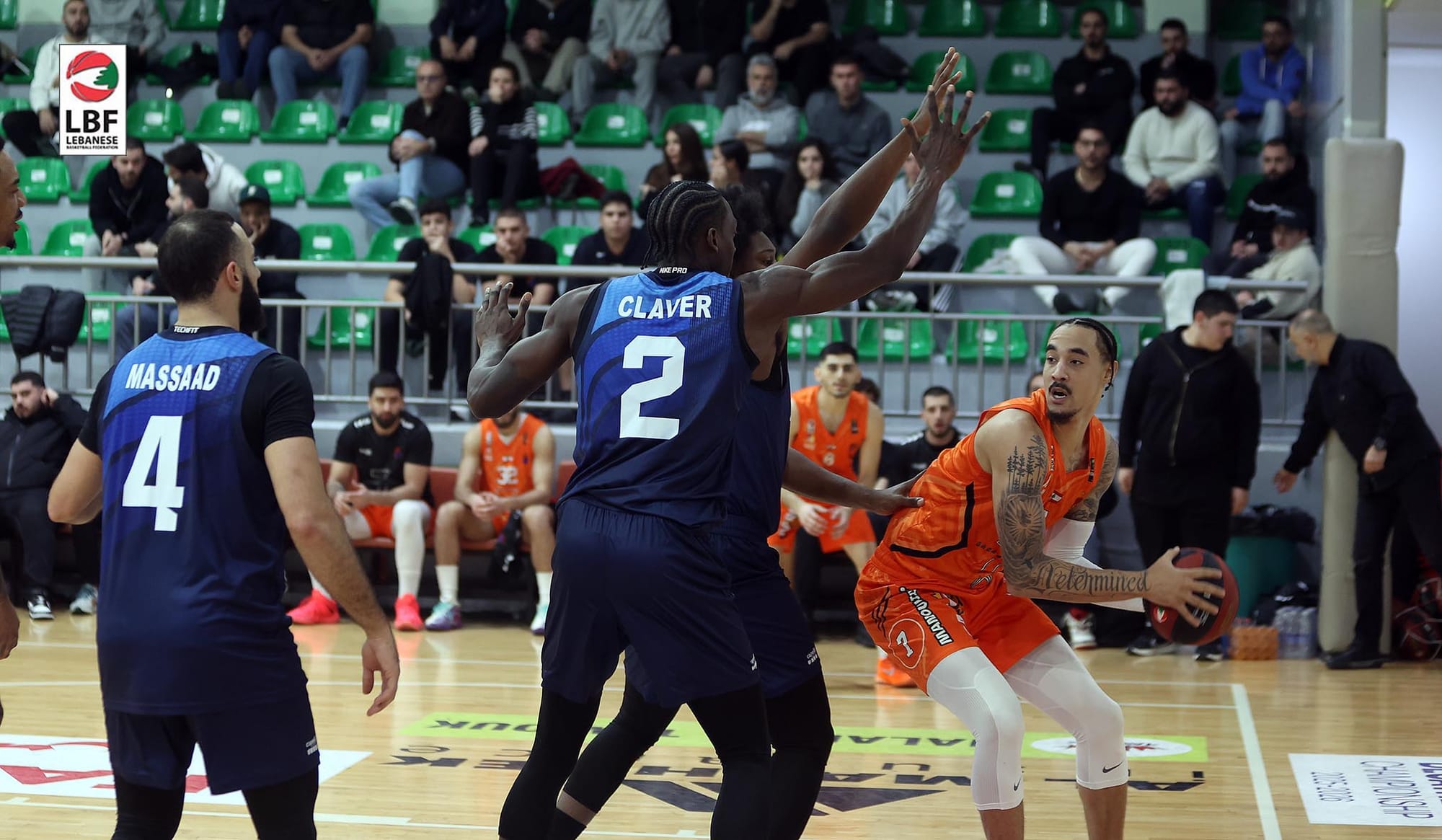 سارة مفاجئة للانطونية امام انترانيك وهومنتمن يثأر من الشانفيل في بطولة لبنان لكرة السلة.