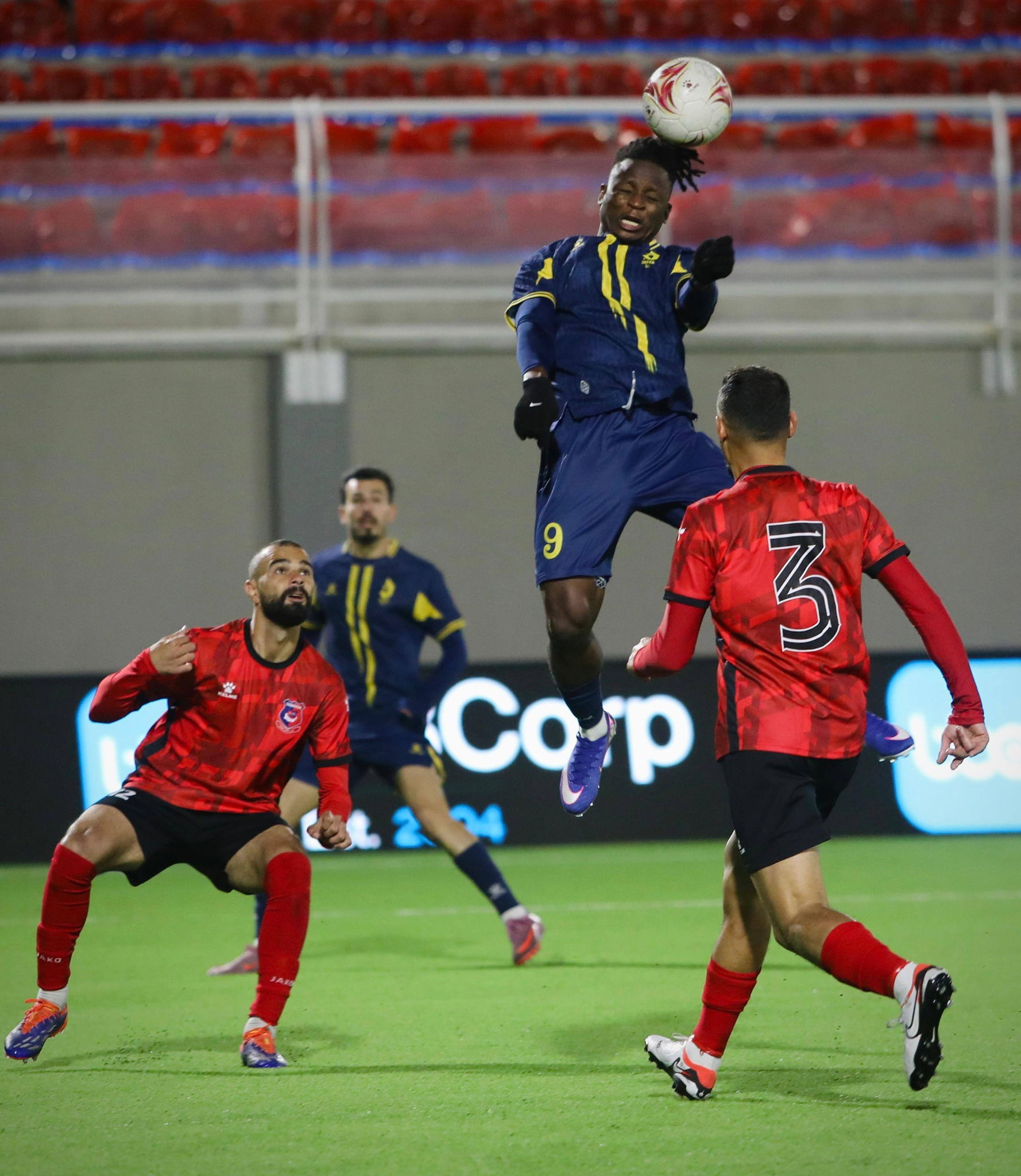 الرياضي جويا يخطف فوزا في الوقت القاتل من التضامن صور في بطولة لبنان لكرة القدم