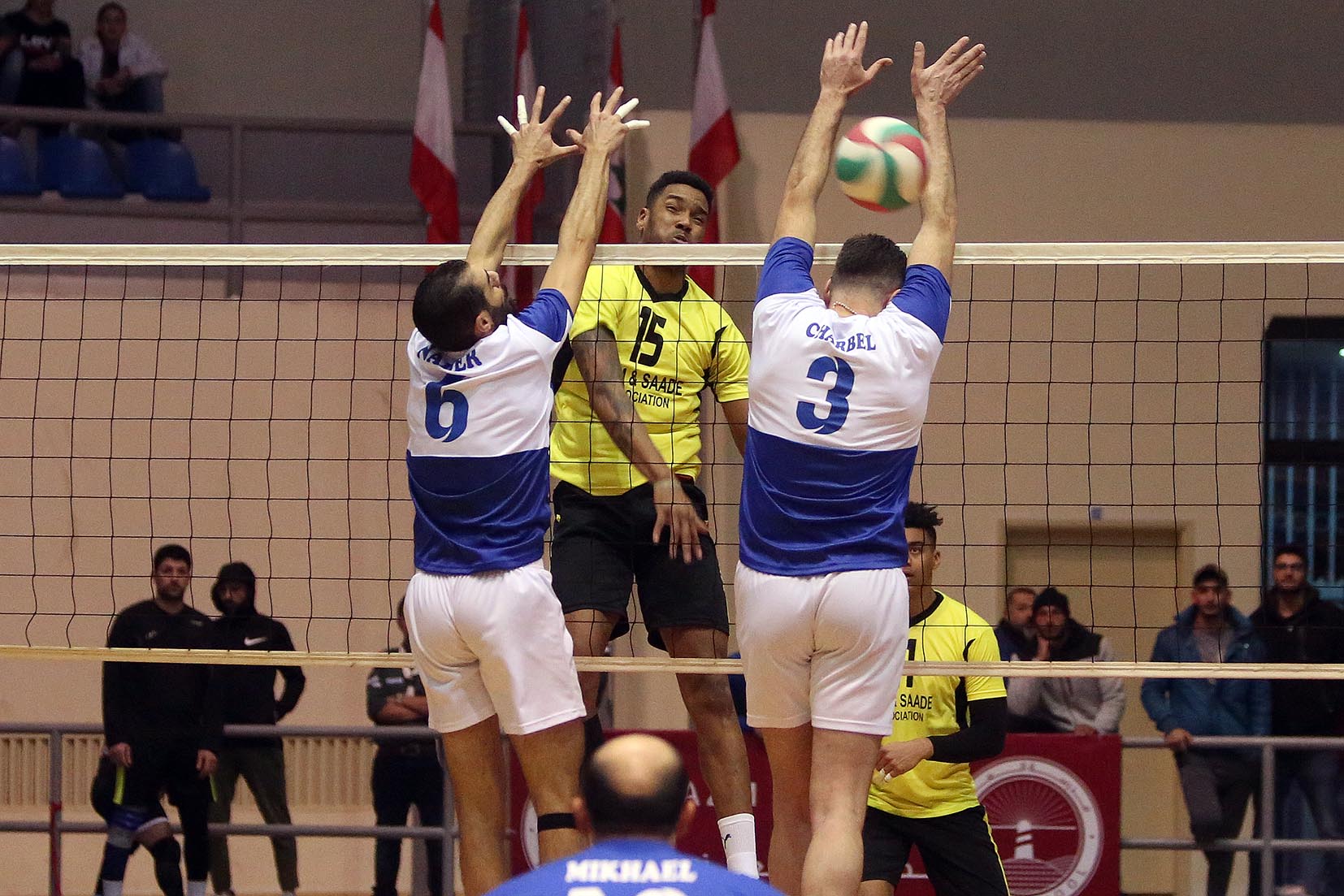 شباب البترون يحلق في الصدارة و"ديربي" المتن لمصلحة الانوار في بطولة لبنان للكرة الطائرة