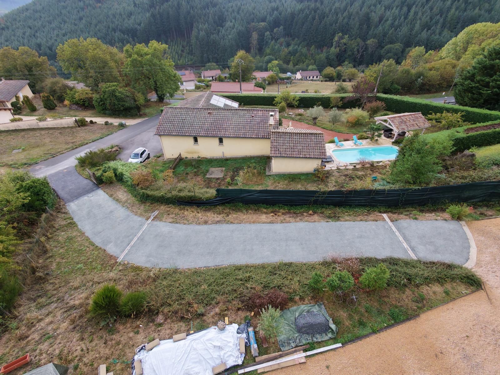 Réfection d'un chemin en pente à Saint-Nizier