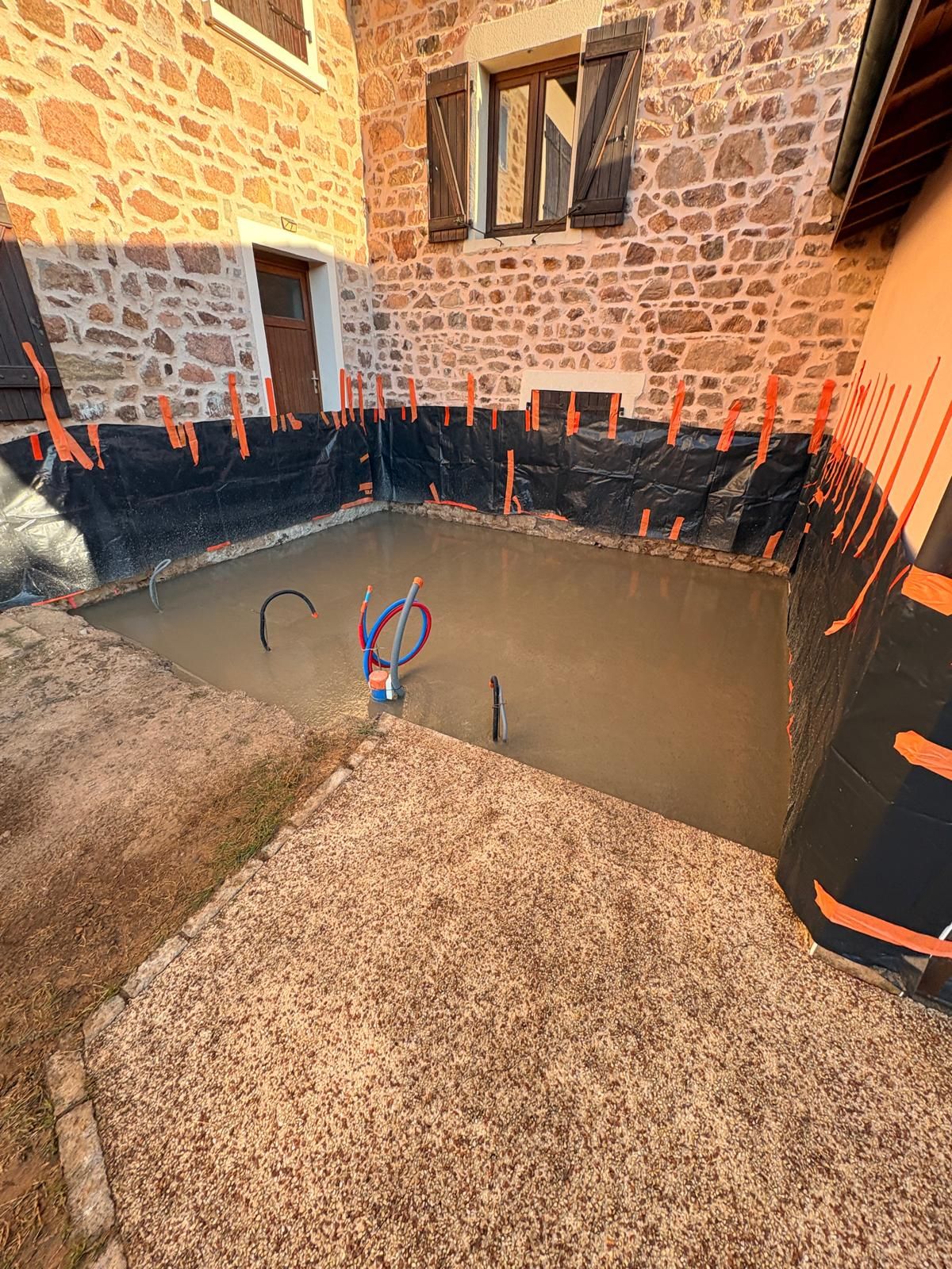 Préparation d’un agrandissement de maison : du terrassement à la dalle béton à Ranchal