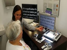 فحص حالات الرؤية المتدنية ( Low Vision )