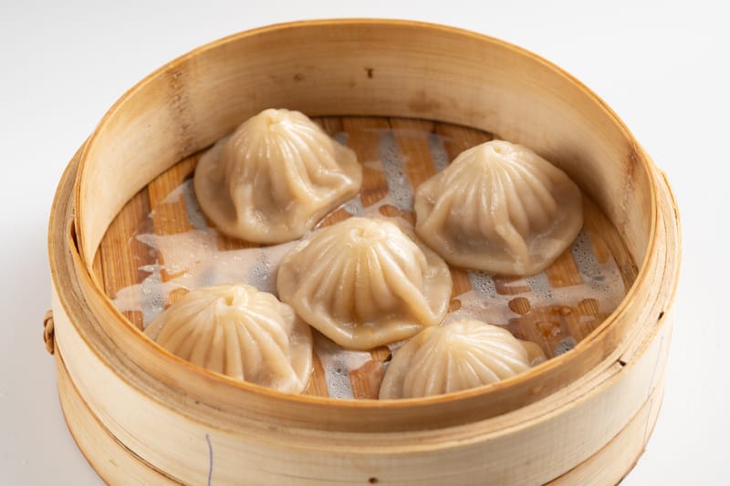 32- XIAOLONGBAO CON CERDO (5 UNIDADES) 猪肉小笼包（5个）