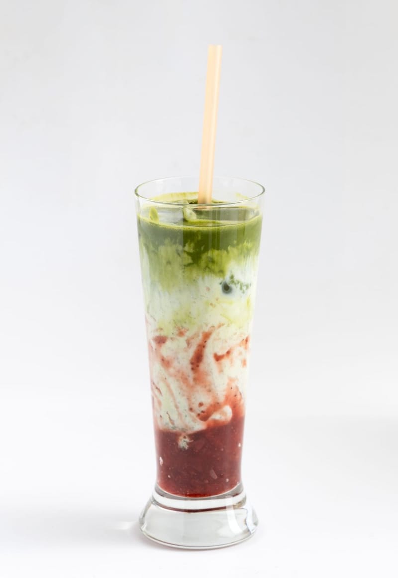 BATIDO DE FRESA Y MATCHA 草莓抹茶奶昔
