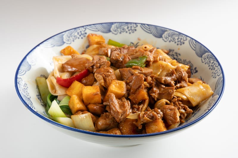 42- TALLARINES BIANGBIANG CON POLLO 鸡肉BIANGBIANG面