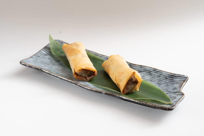 4- ROLLITOS DE PATO (2 UNIDADES) 鸭肉春卷（2个）
