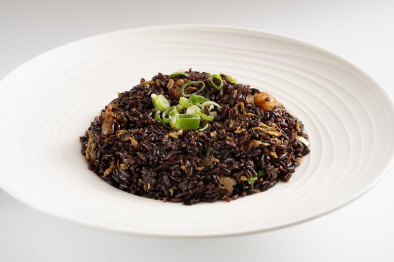 68- ARROZ INTEGRAL NEGRO FRITO CON GAMBAS 黑米虾仁蛋炒饭