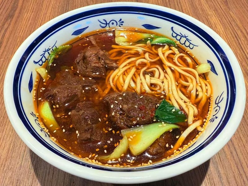 45- SOPA DE TALLARINES CON TERNERA 牛肉汤面👍