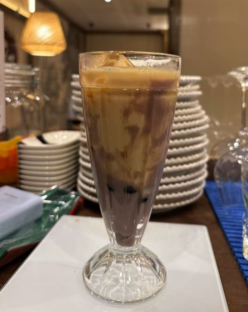 TÉ CON LECHE Y PURE DE TARO CON TAPIOCA 芋泥珍珠奶茶