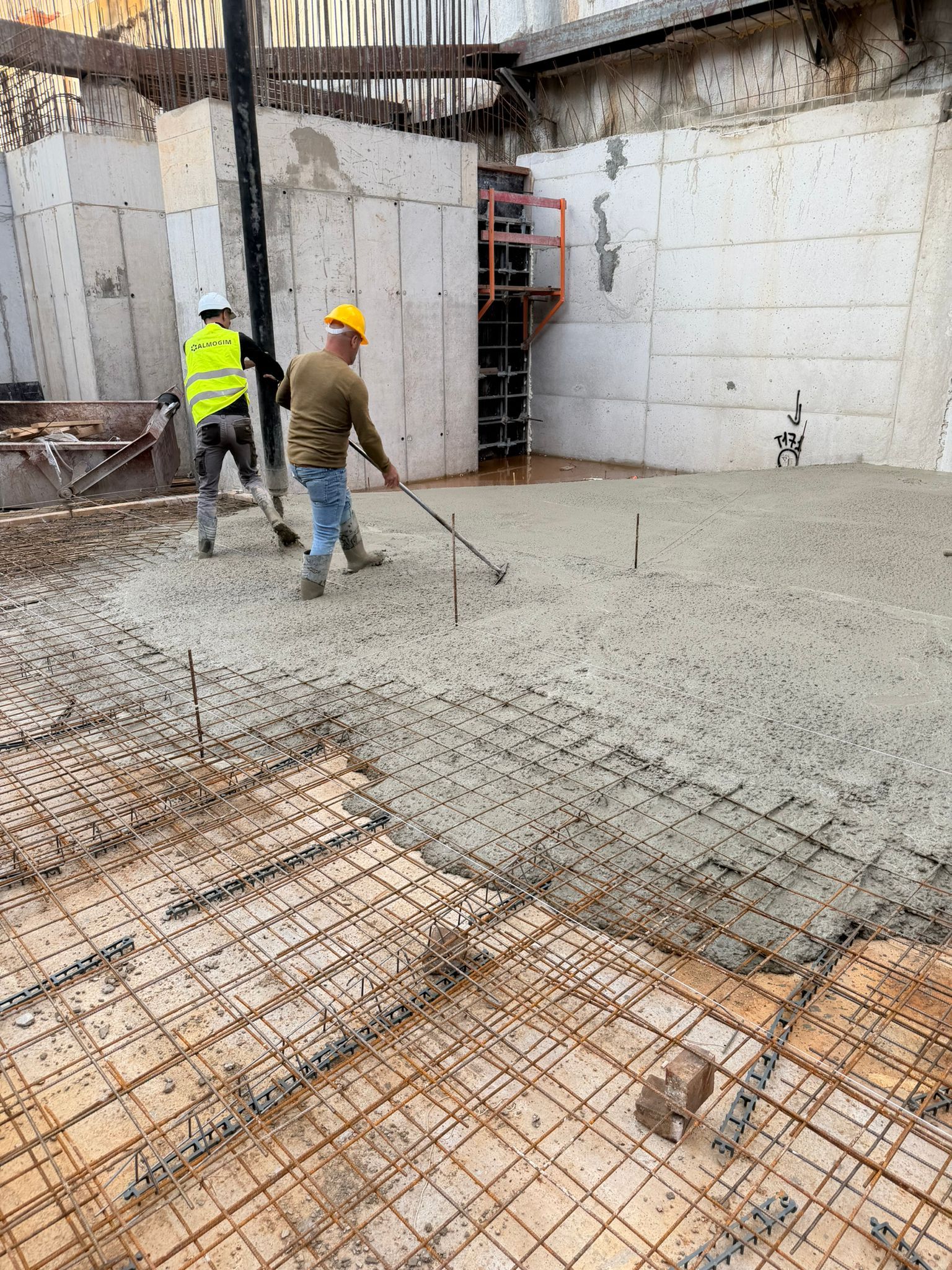 ביצוע רצפה מוחלקת חנייה