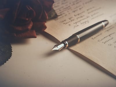 Une plume et des mots