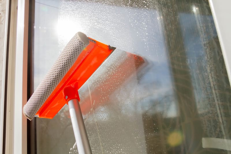 تنظيف وتعقيم خزانات المياه