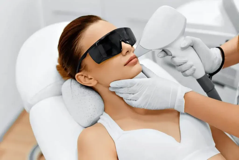Laser Pore Size Refinement Treatment vs. Chemical Peels: Which is Better?