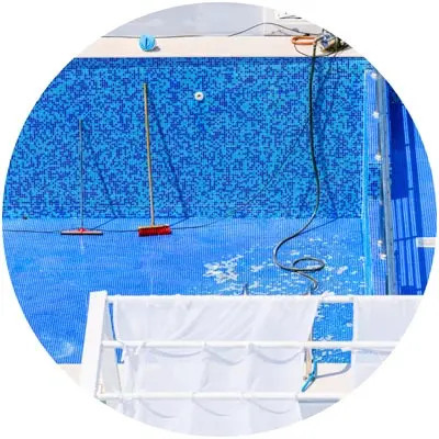 تنظيف وتعقيم المسابح