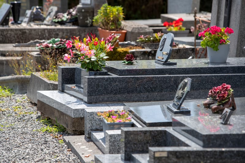 Nettoyage de sépultures